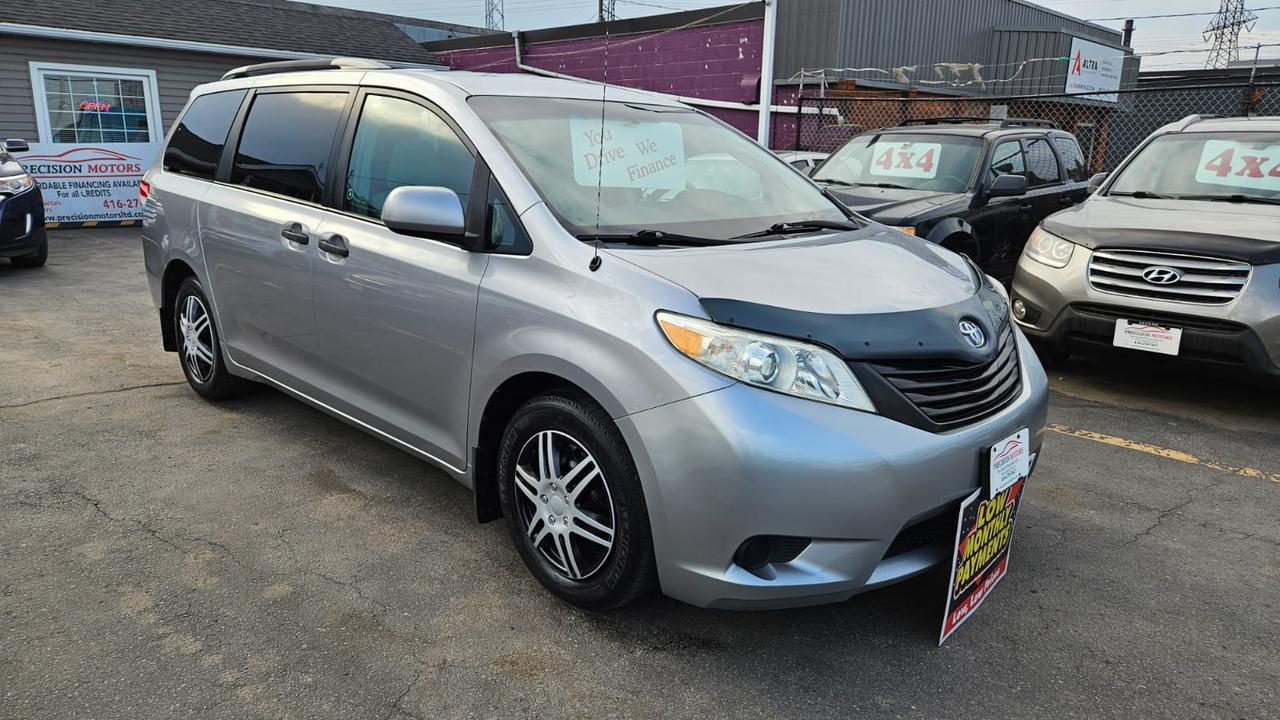 2011 Toyota Sienna  Photo1