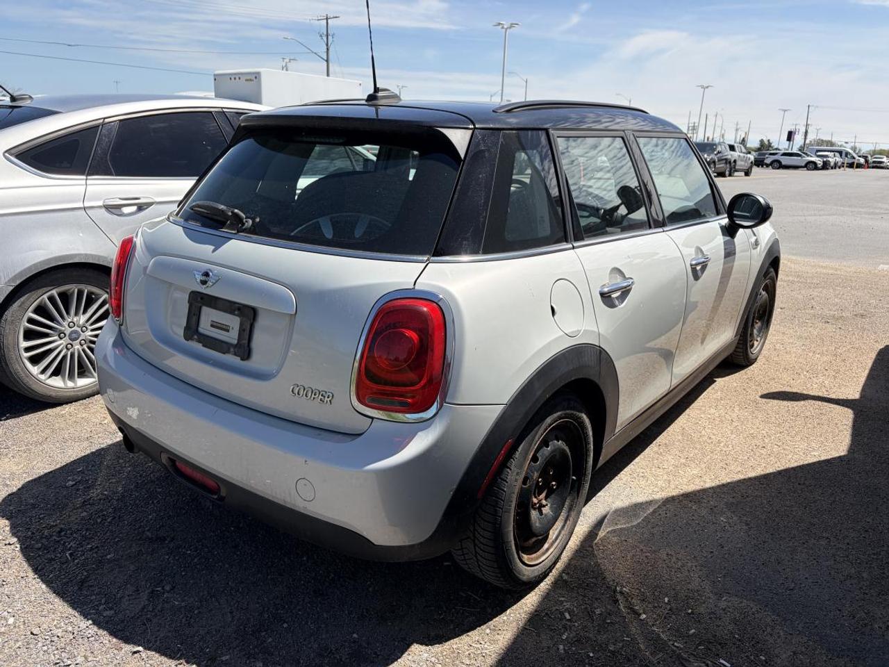 2015 MINI Cooper Hardtop Base Photo