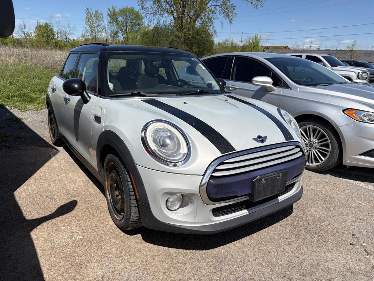 2015 MINI Cooper Hardtop Base Photo