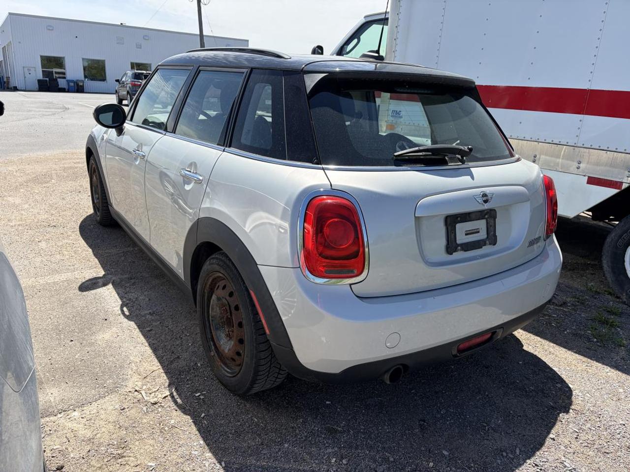 2015 MINI Cooper Hardtop Base Photo