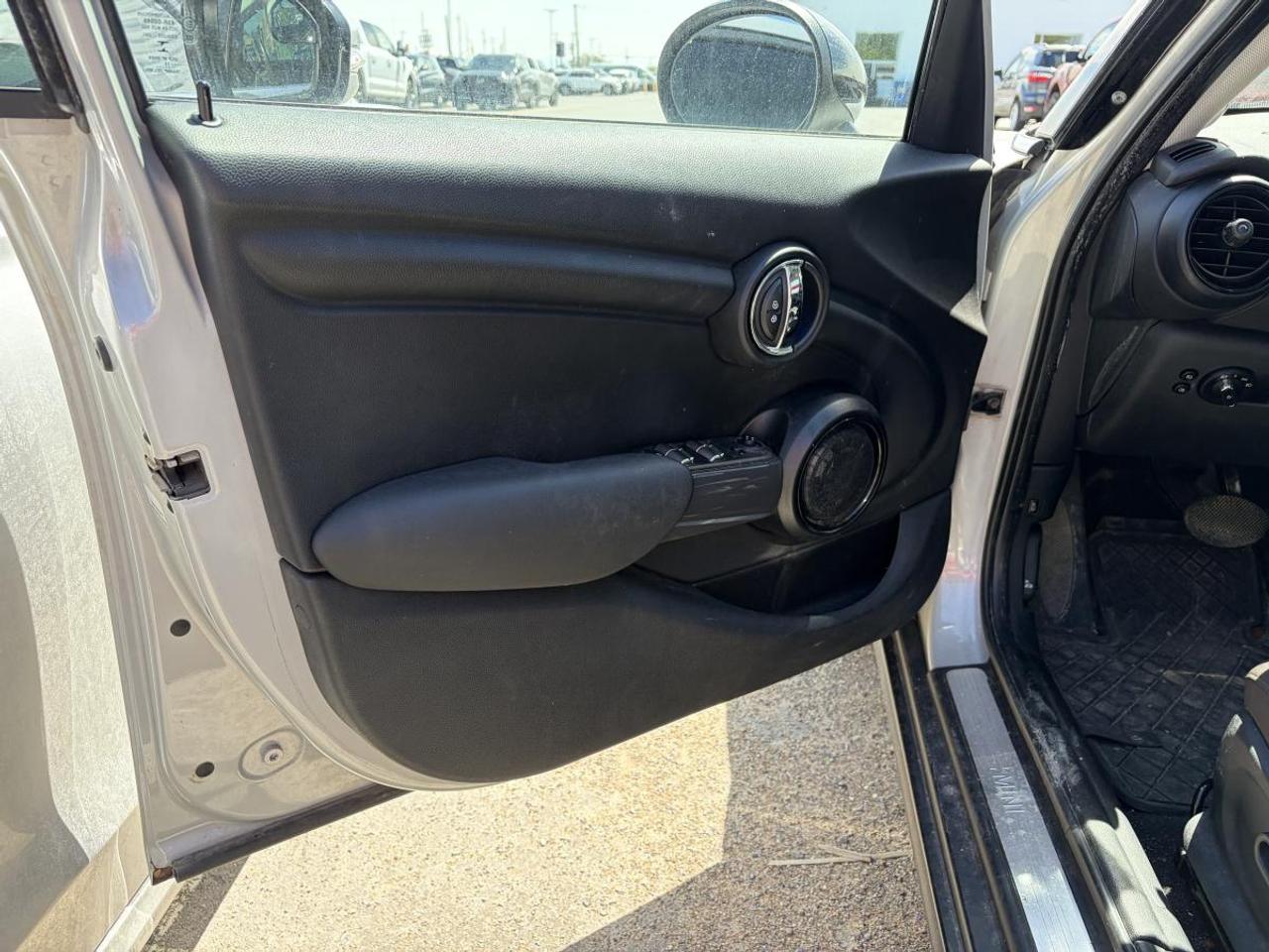 2015 MINI Cooper Hardtop Base Photo