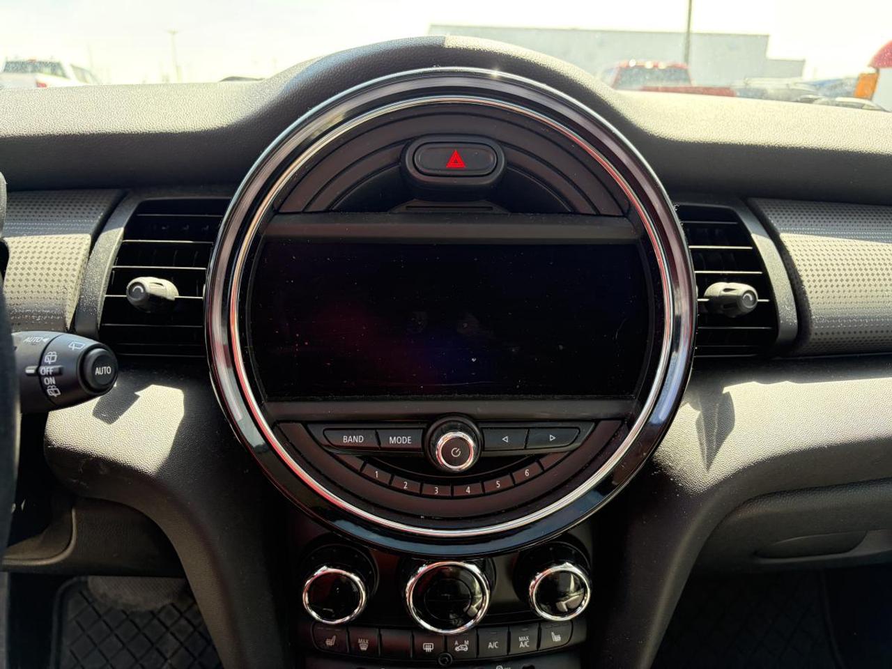 2015 MINI Cooper Hardtop Base Photo