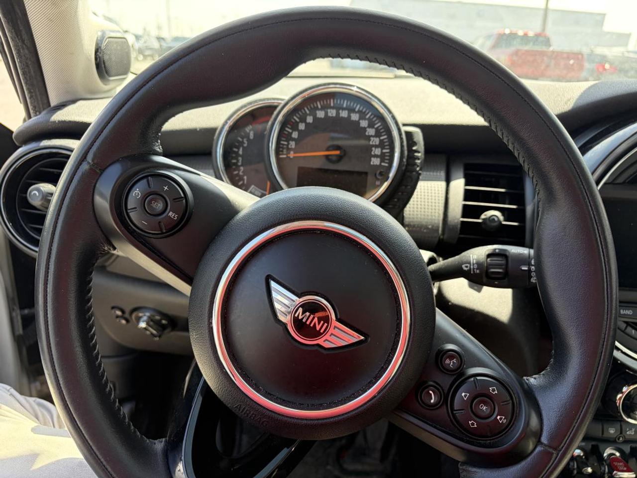 2015 MINI Cooper Hardtop Base Photo