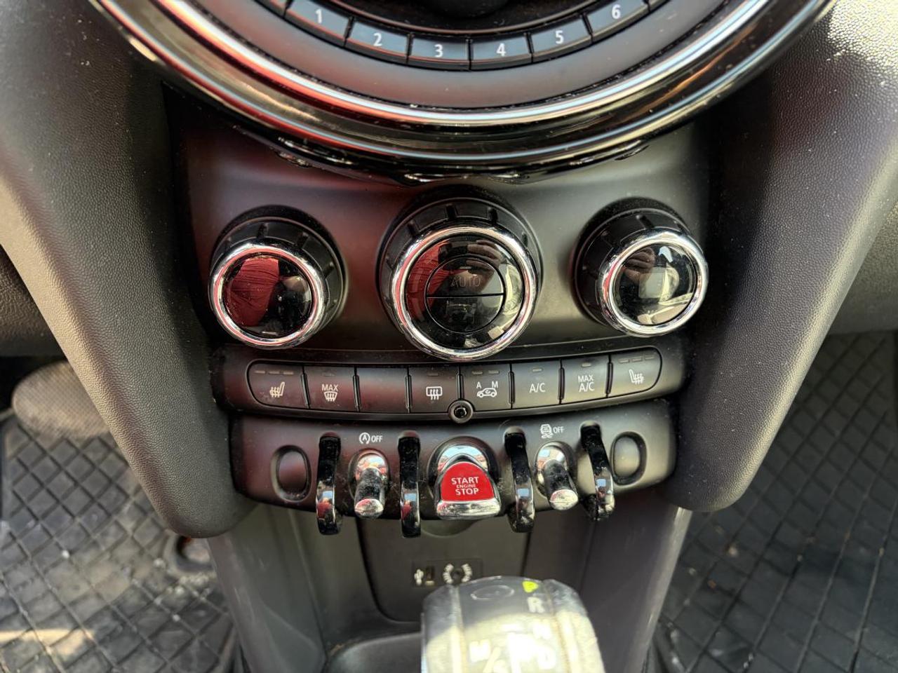 2015 MINI Cooper Hardtop Base Photo