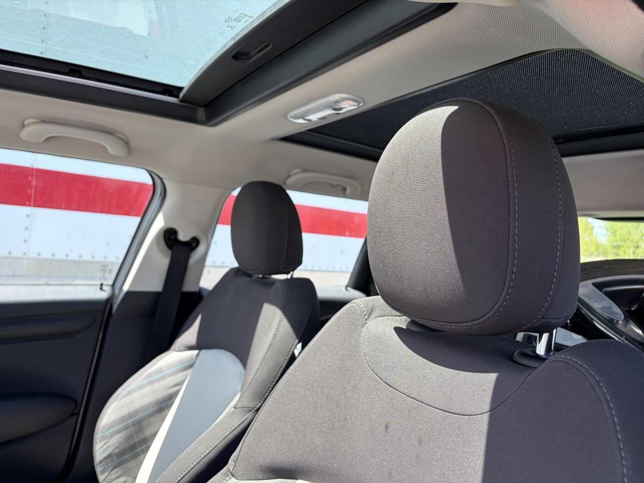 2015 MINI Cooper Hardtop Base Photo