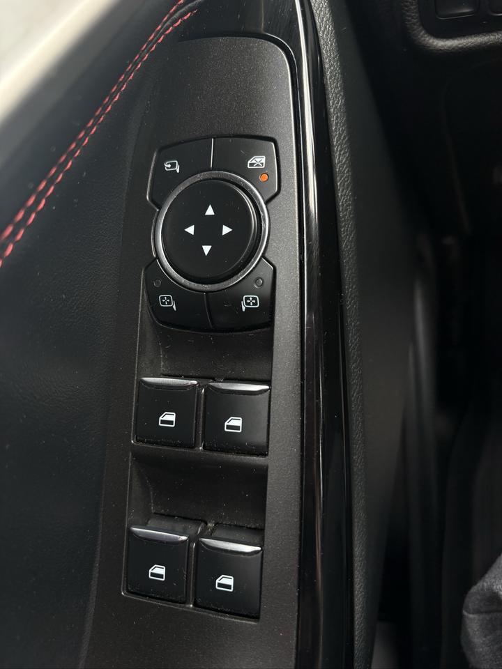 2024 Ford Explorer ST-Line Photo