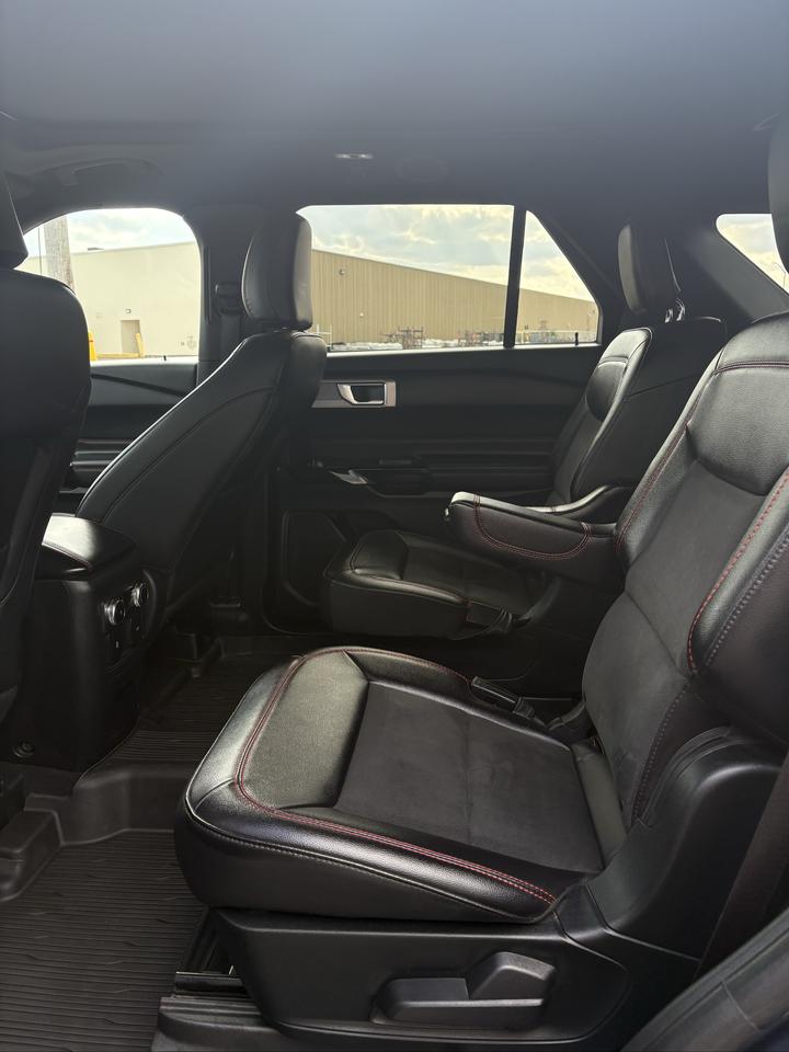 2024 Ford Explorer ST-Line Photo