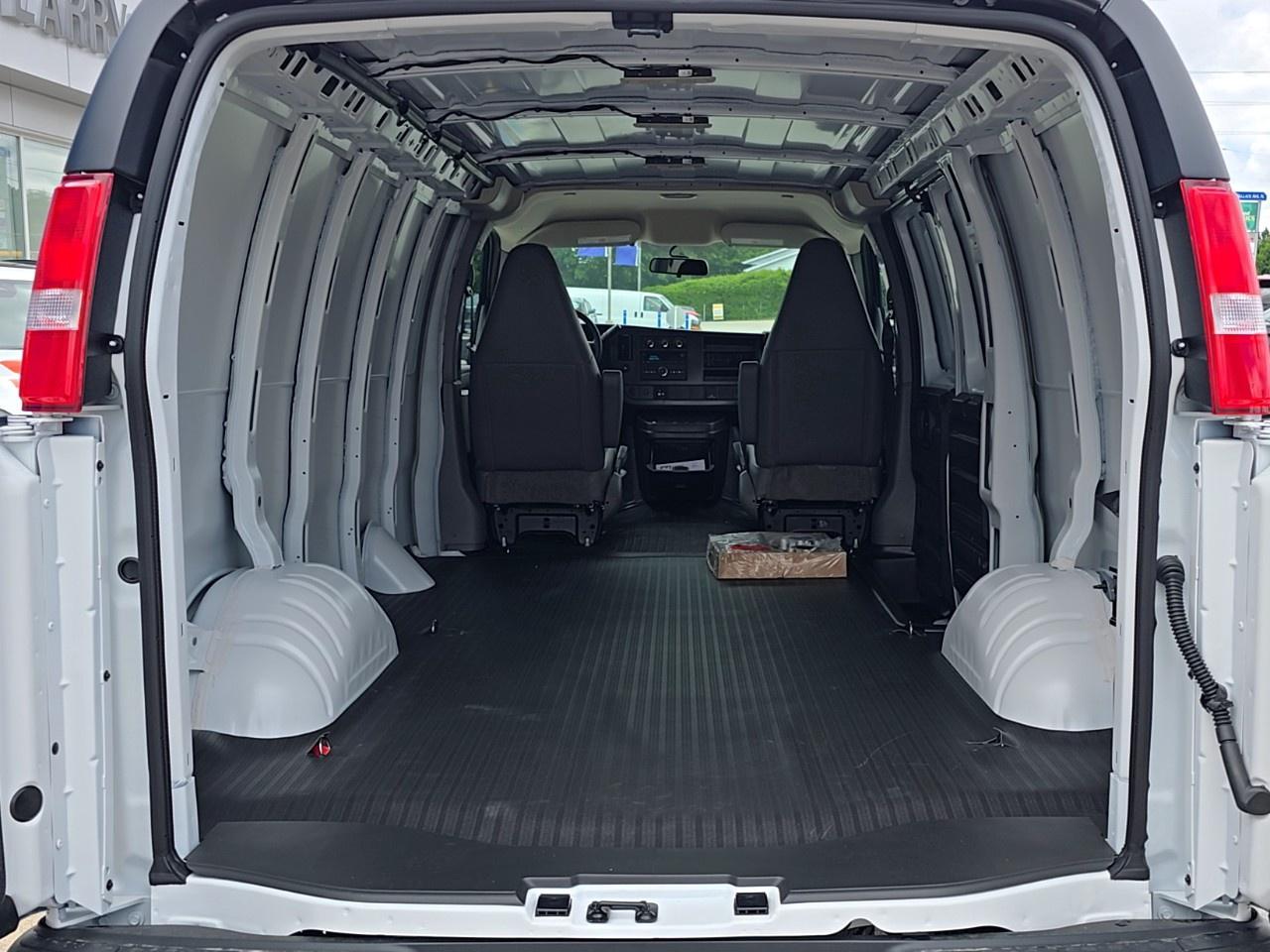 2026 GMC Savana Cargo Van 2500 Regular Wheelbase Rear-Wheel Drive Photo