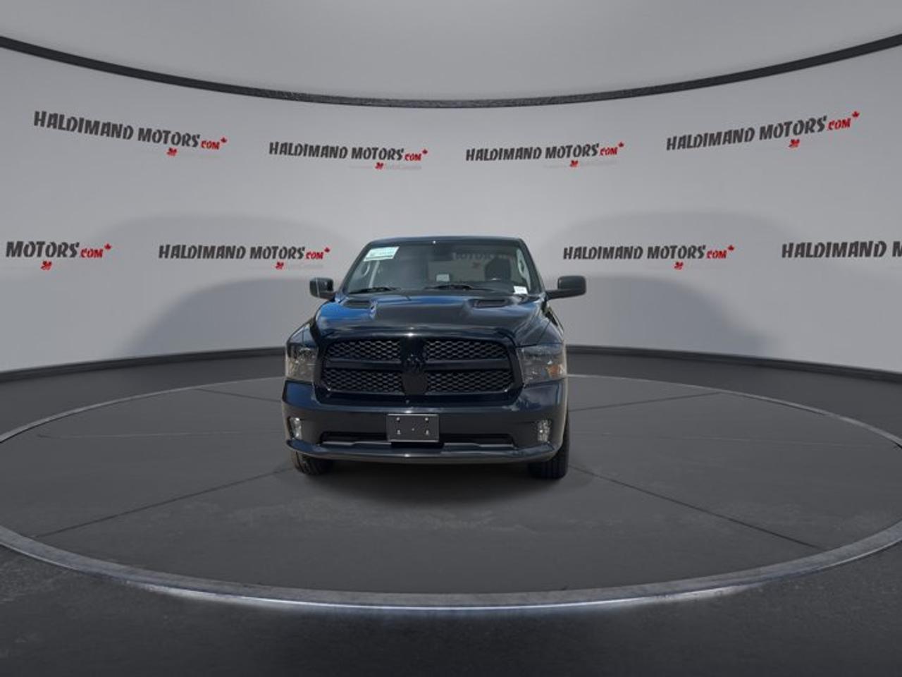 2022 RAM 1500 Classic Express Crew Cab 5'7 Box 4x4 | One Owner | No Accidents Photo2