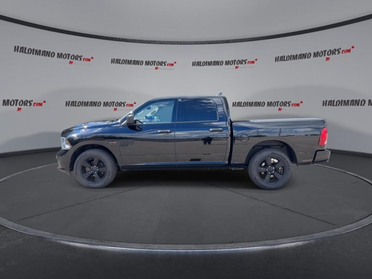 2022 RAM 1500 Classic Express Crew Cab 5'7 Box 4x4 | One Owner | No Accidents Photo