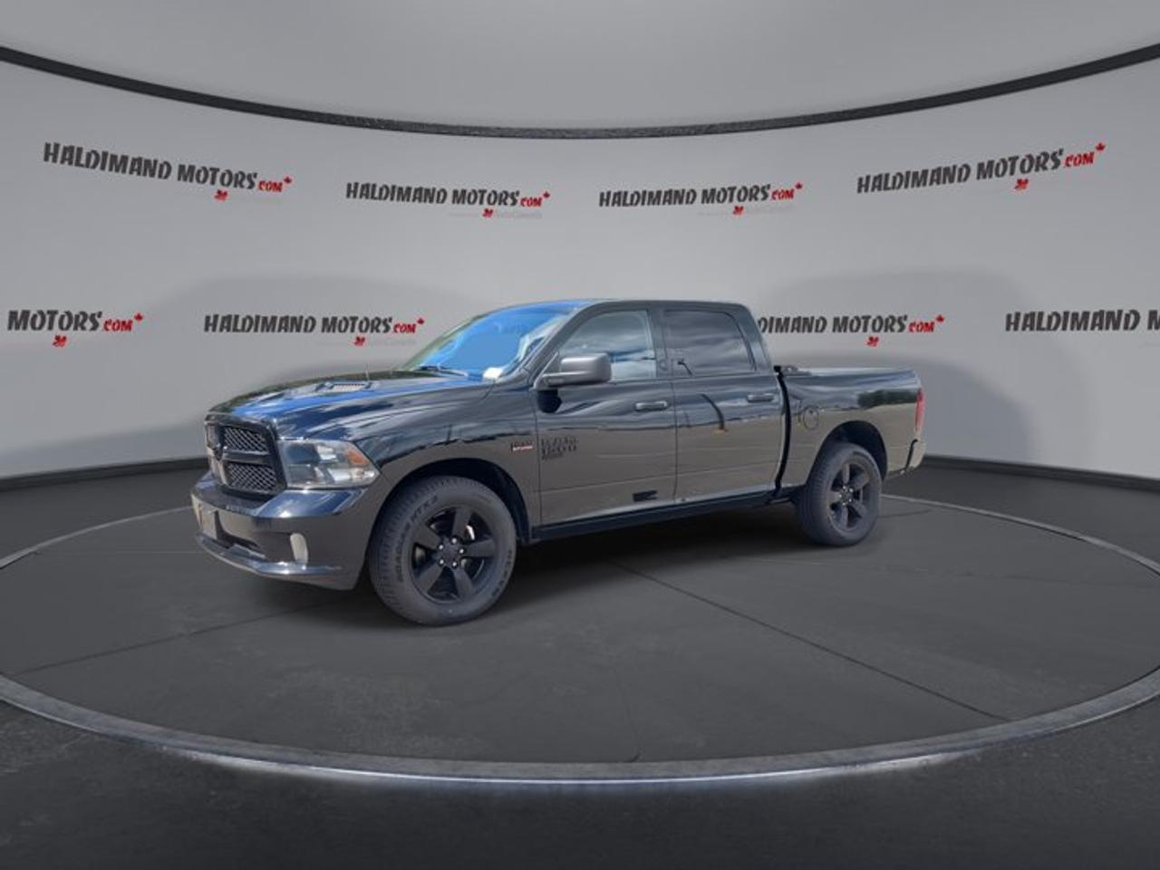 2022 RAM 1500 Classic Express Crew Cab 5'7 Box 4x4 | One Owner | No Accidents Photo3