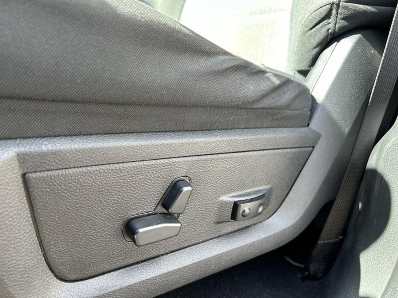 2022 RAM 1500 Classic Express Crew Cab 5'7 Box 4x4 | One Owner | No Accidents Photo