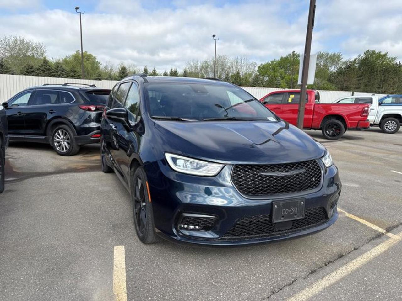 2024 Chrysler Pacifica Limited FWD | No Accidents | Sunroof | Leather Seats | Heated Steering Photo
