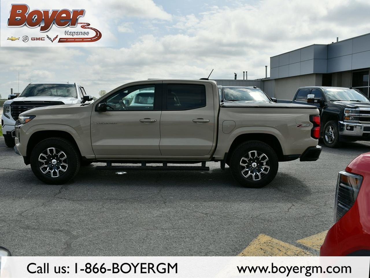 2024 Chevrolet Colorado Crew Cab Short Box 4-Wheel Drive Z71 Photo2