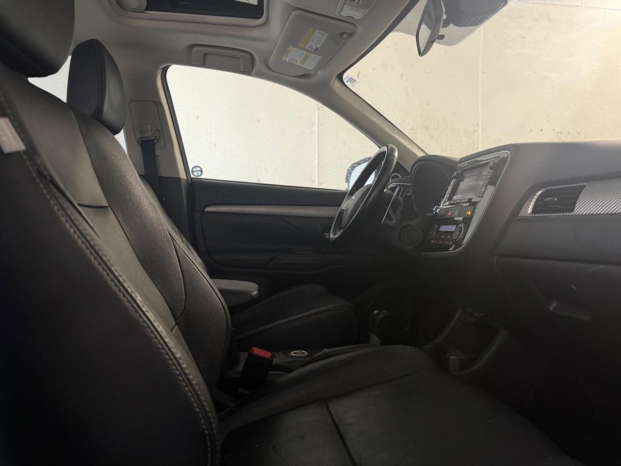 2014 Mitsubishi Outlander GT - NO ACCIDENTS Photo