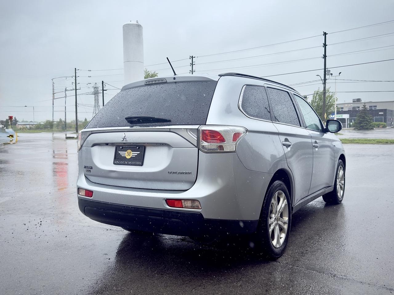 2014 Mitsubishi Outlander GT - NO ACCIDENTS Photo