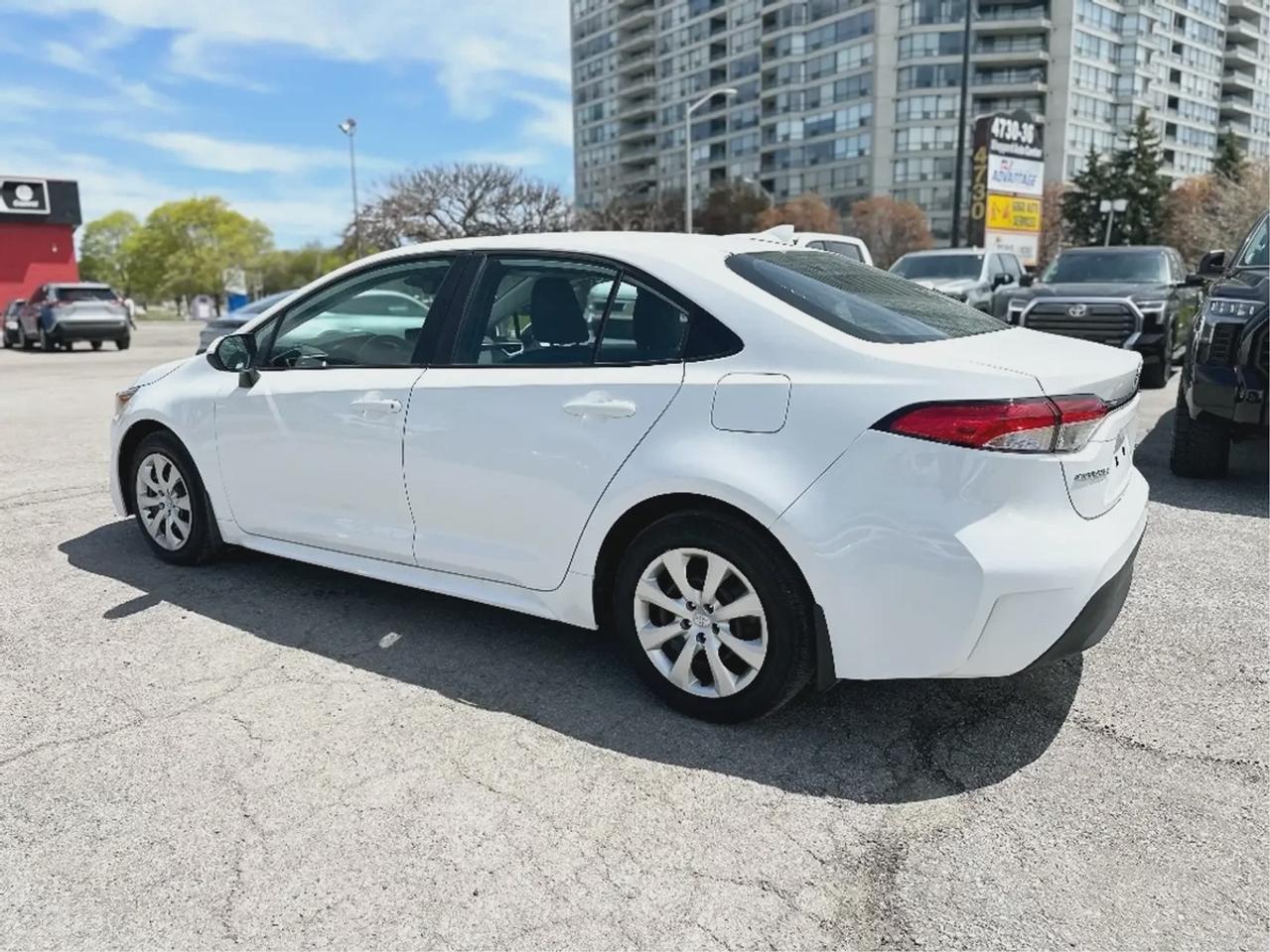 2025 Toyota Corolla LE Photo4