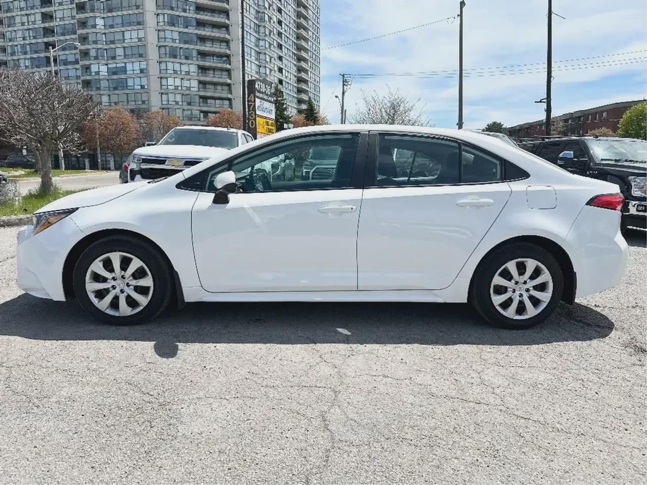 2025 Toyota Corolla LE Photo3