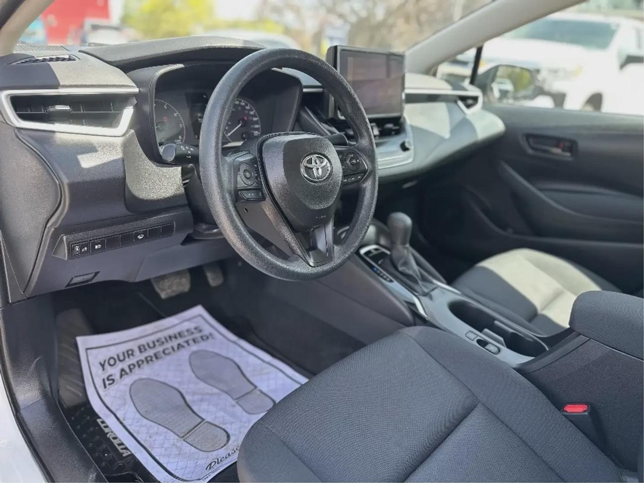 2025 Toyota Corolla LE Photo