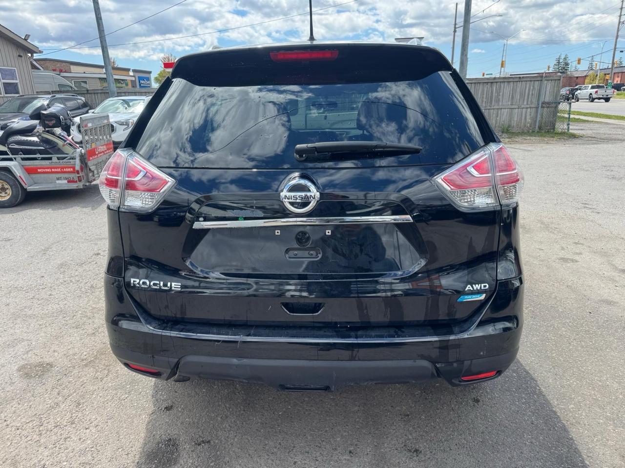 2015 Nissan Rogue S, AWD, 4 CYL, OILED, ONE OWNER, CERTIFIED Photo