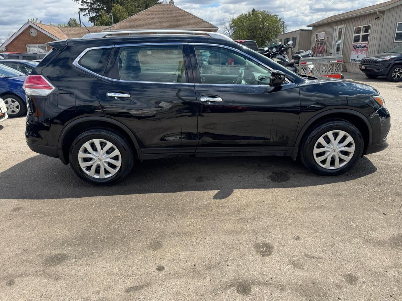 2015 Nissan Rogue S, AWD, 4 CYL, OILED, ONE OWNER, CERTIFIED Photo