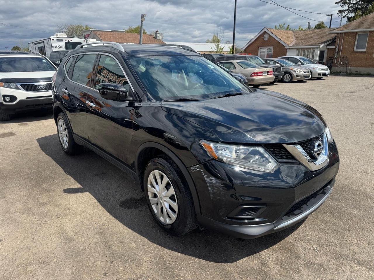 2015 Nissan Rogue S, AWD, 4 CYL, OILED, ONE OWNER, CERTIFIED Photo