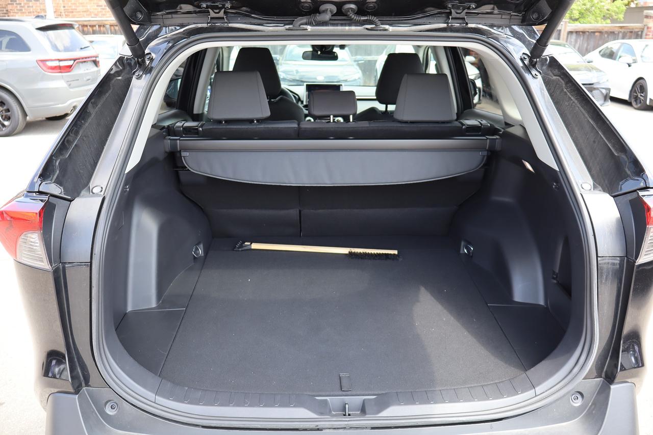 2025 Toyota RAV4 XLE Photo