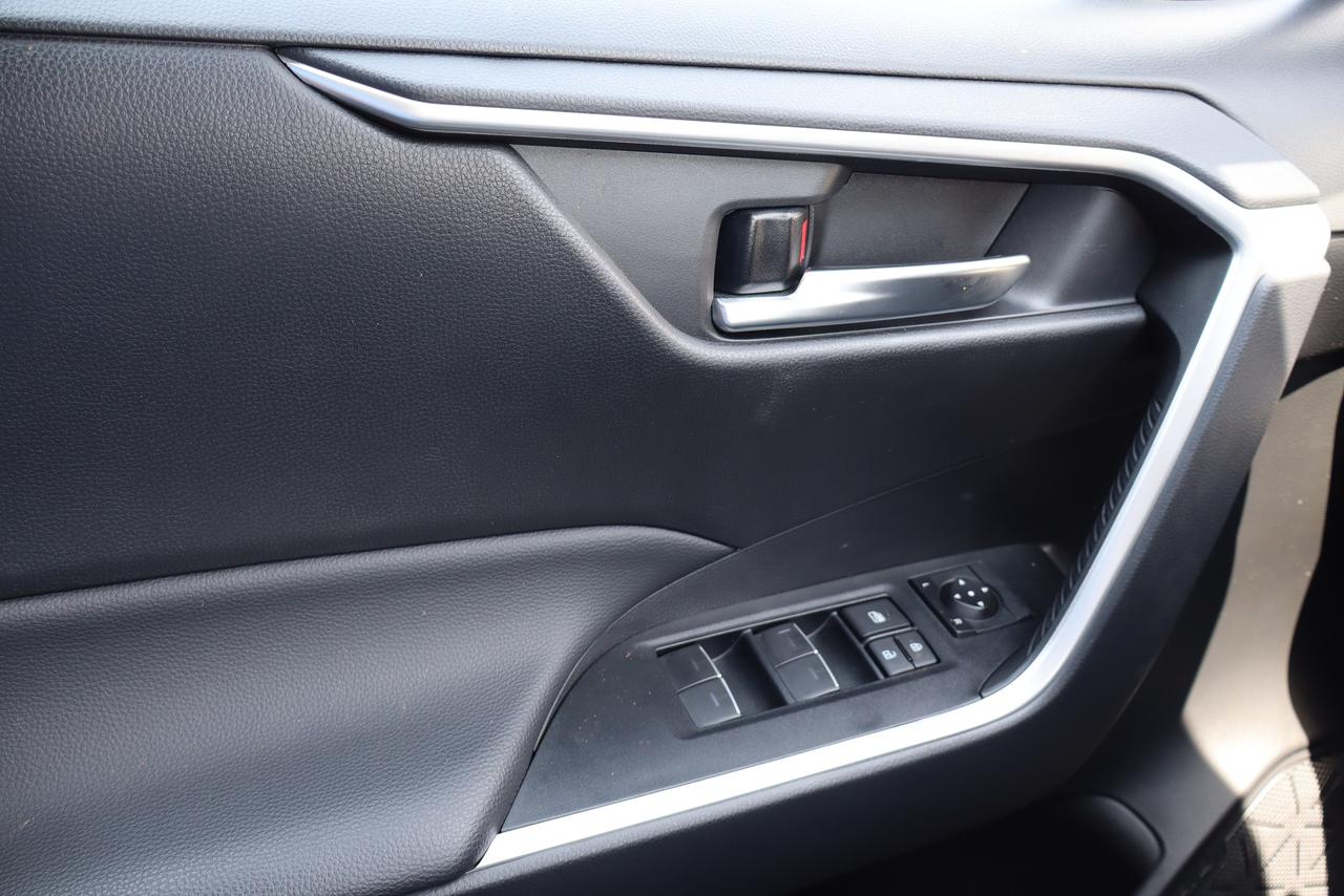 2025 Toyota RAV4 XLE Photo