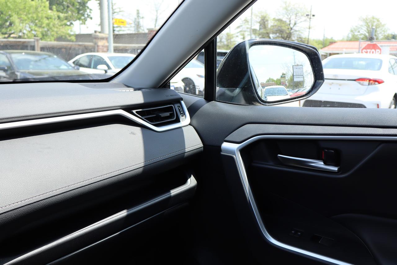 2025 Toyota RAV4 XLE Photo