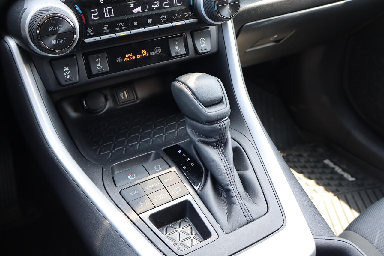 2025 Toyota RAV4 XLE Photo