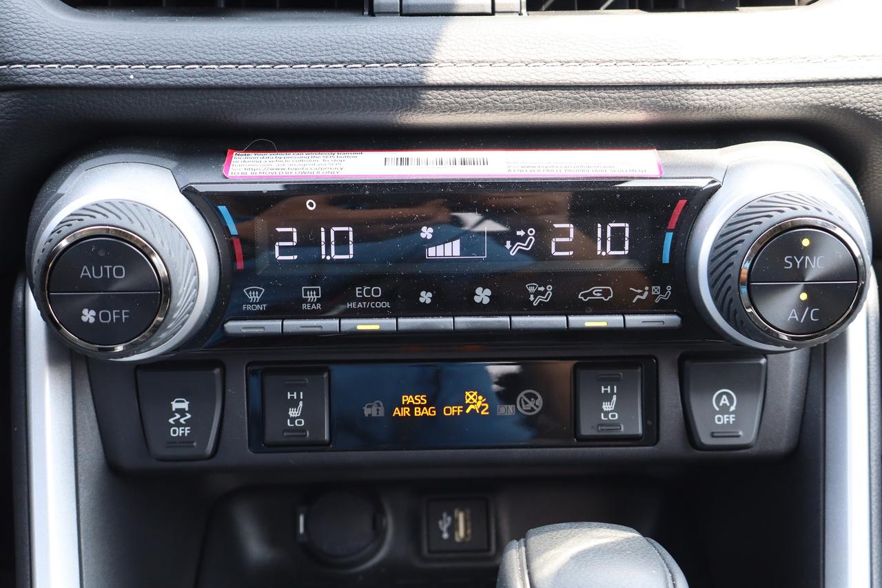 2025 Toyota RAV4 XLE Photo