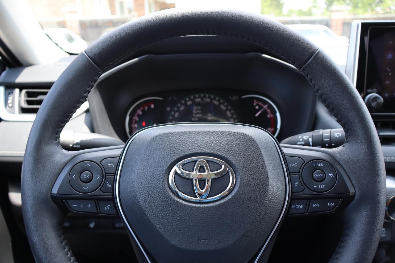 2025 Toyota RAV4 XLE Photo