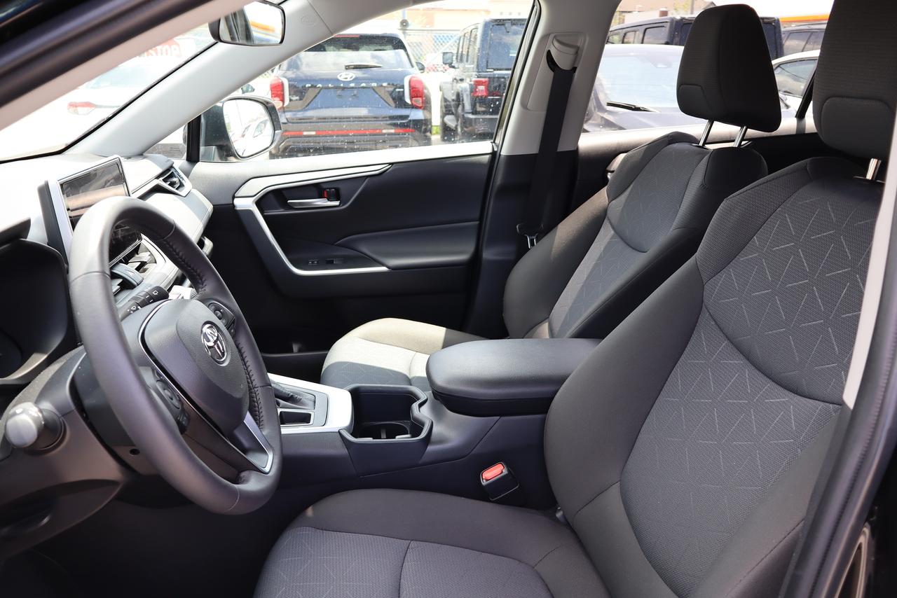 2025 Toyota RAV4 XLE Photo