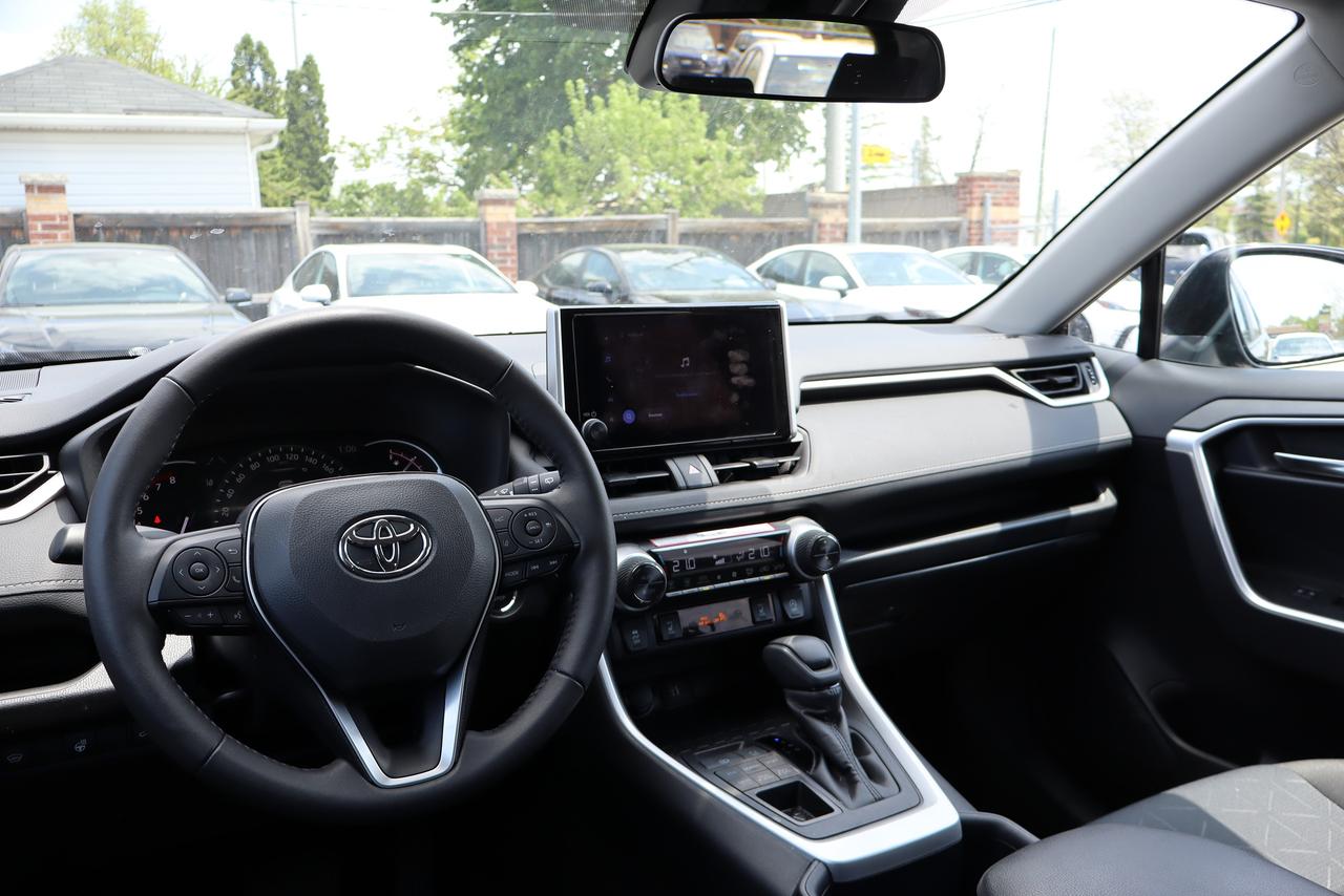 2025 Toyota RAV4 XLE Photo