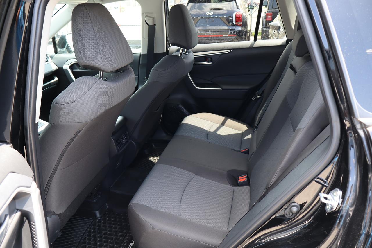 2025 Toyota RAV4 XLE Photo
