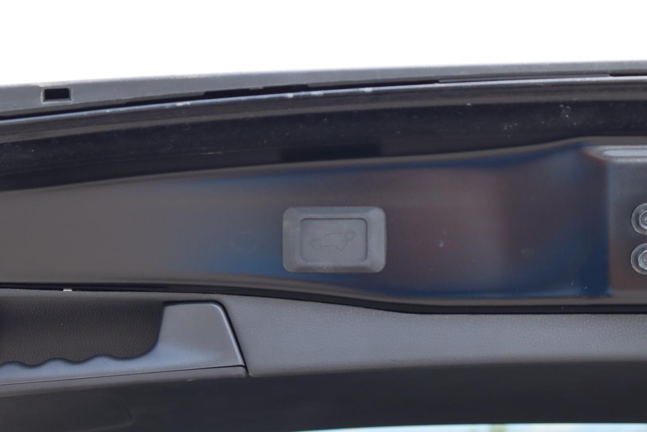 2025 Toyota RAV4 XLE Photo