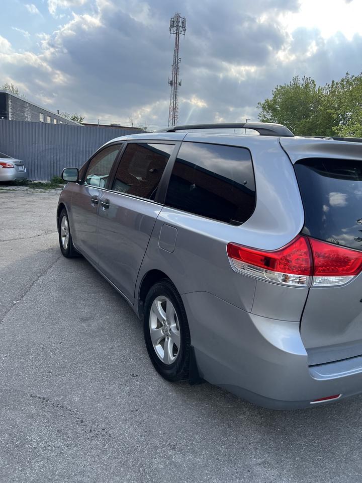 2013 Toyota Sienna V6 7 PASSENGER ALLOYS AC LOW KM Photo
