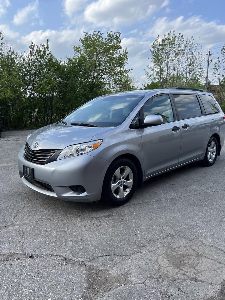 2013 Toyota Sienna V6 7 PASSENGER ALLOYS AC LOW KM