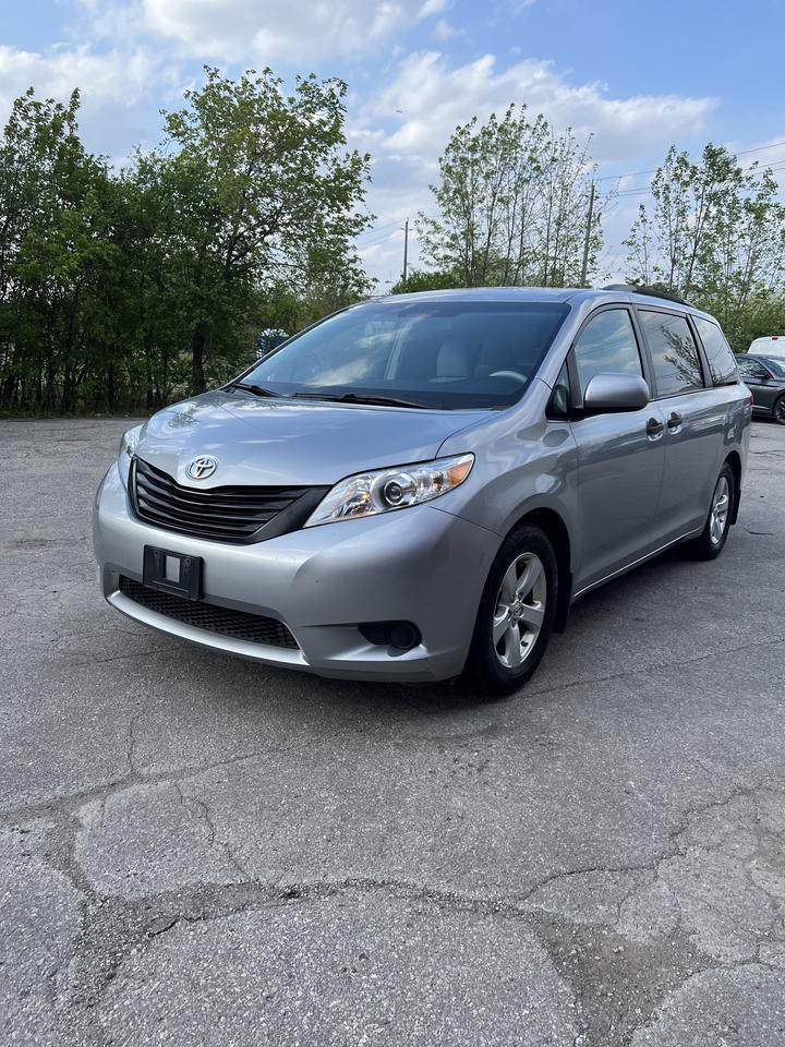 2013 Toyota Sienna V6 7 PASSENGER ALLOYS AC LOW KM Photo