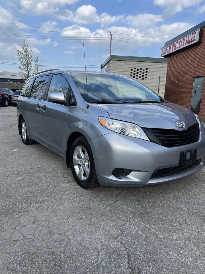2013 Toyota Sienna V6 7 PASSENGER ALLOYS AC LOW KM Photo