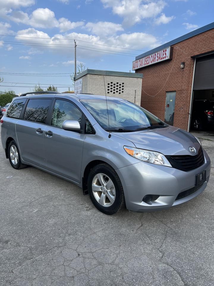 2013 Toyota Sienna V6 7 PASSENGER ALLOYS AC LOW KM Photo
