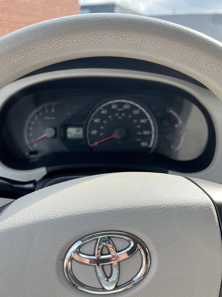 2013 Toyota Sienna V6 7 PASSENGER ALLOYS AC LOW KM Photo