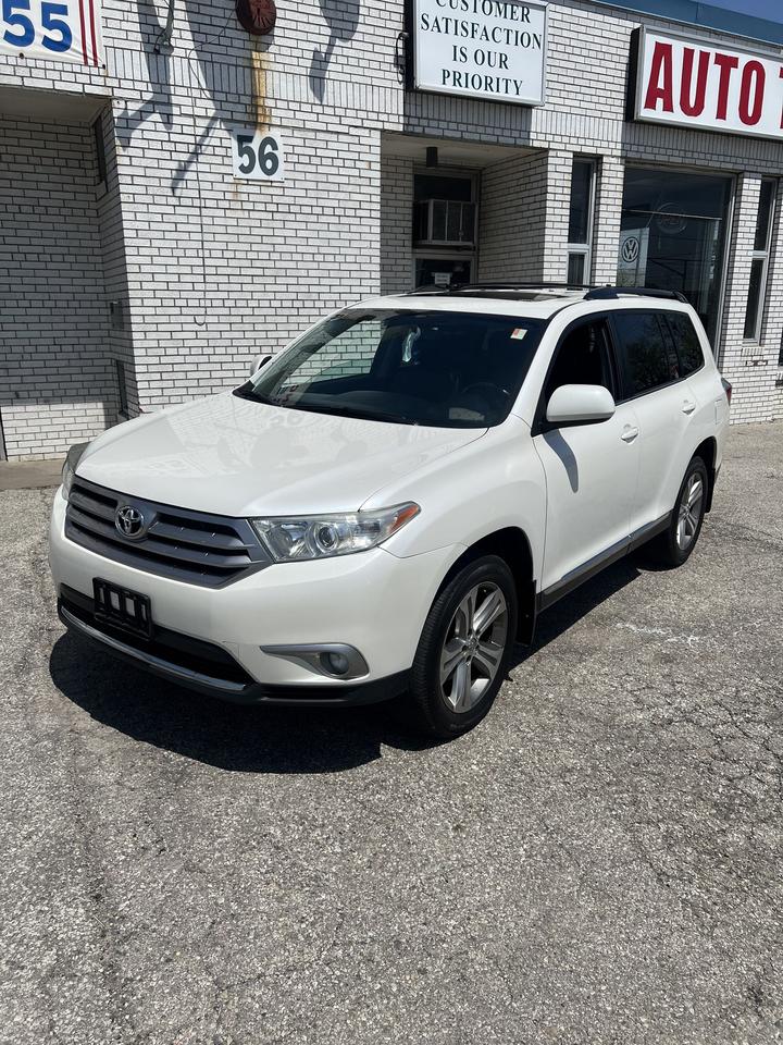 2013 Toyota Highlander 4WD SUNROOF BACKUP CAMERA LEATHER Photo