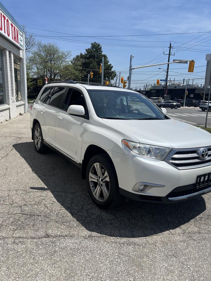 2013 Toyota Highlander 4WD SUNROOF BACKUP CAMERA LEATHER Photo3