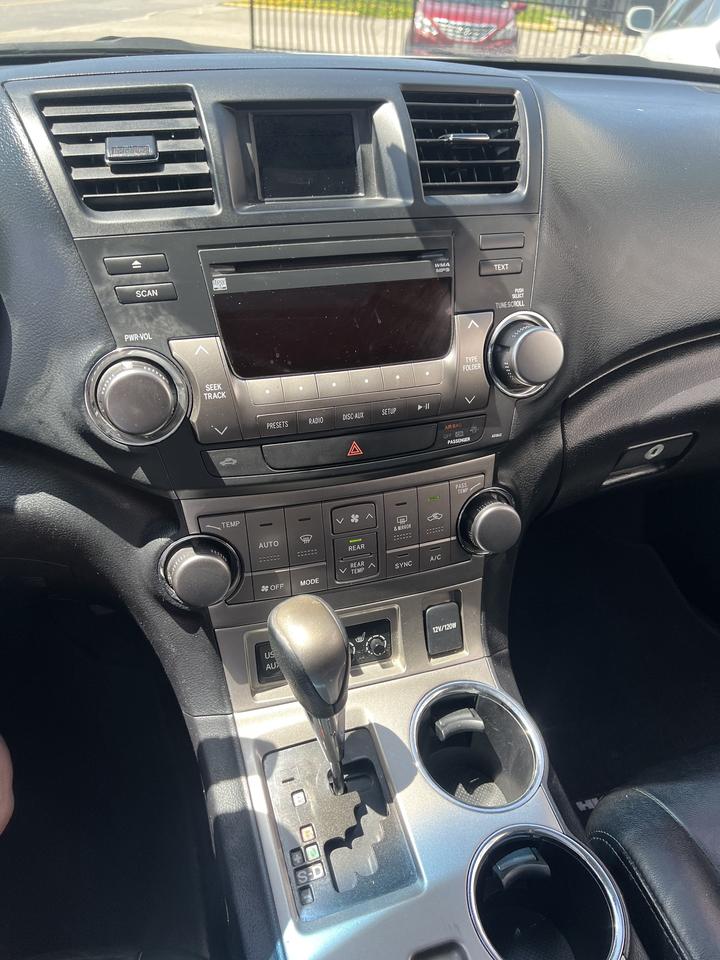2013 Toyota Highlander 4WD SUNROOF BACKUP CAMERA LEATHER Photo