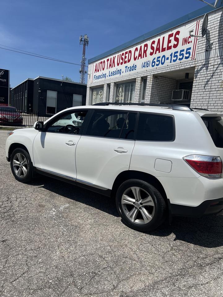 2013 Toyota Highlander 4WD SUNROOF BACKUP CAMERA LEATHER Photo