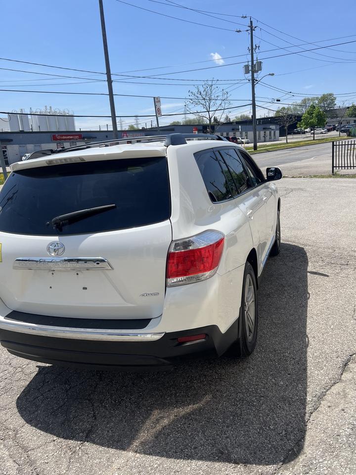 2013 Toyota Highlander 4WD SUNROOF BACKUP CAMERA LEATHER Photo