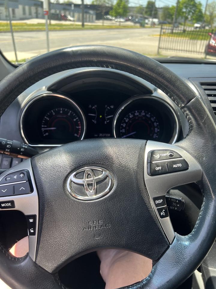 2013 Toyota Highlander 4WD SUNROOF BACKUP CAMERA LEATHER Photo
