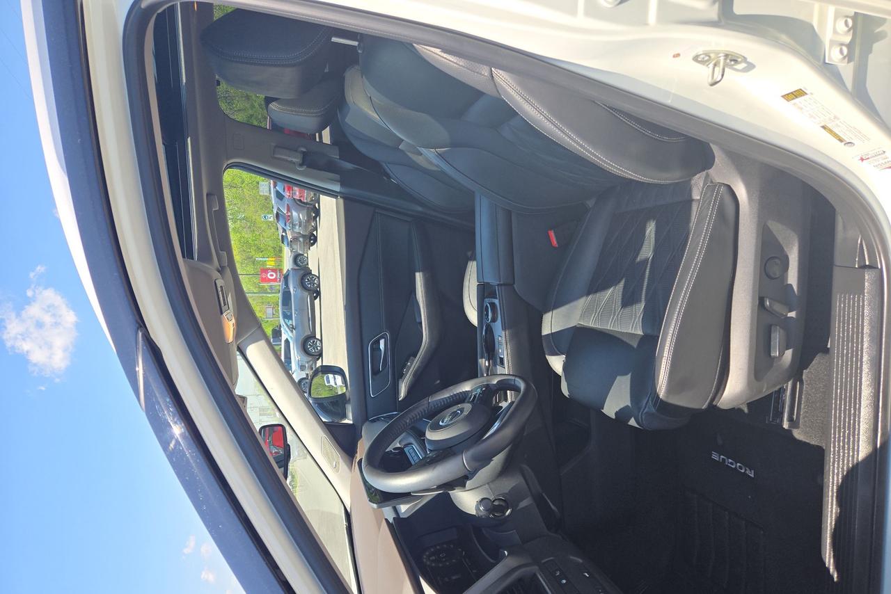 2021 Nissan Rogue Platinum Photo