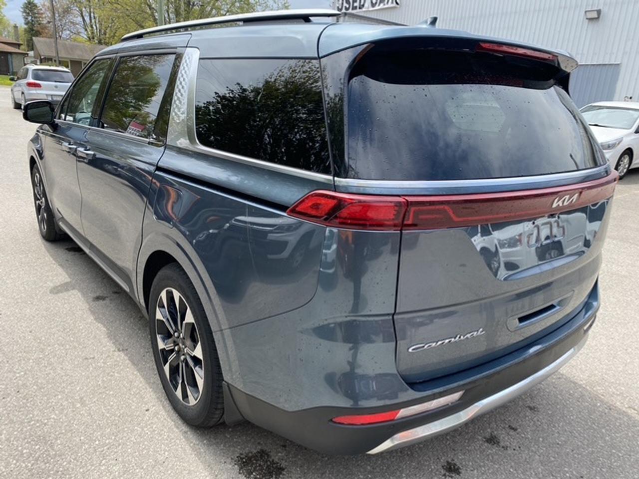 2022 Kia Carnival EX FWD Photo